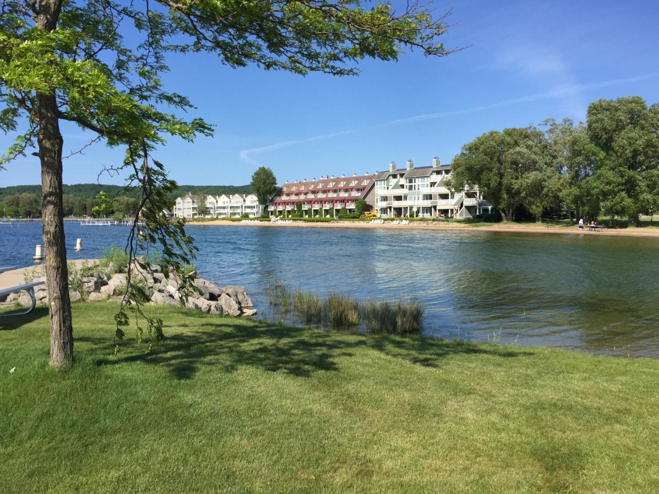 111 Water Street Inn Boyne City Exterior photo